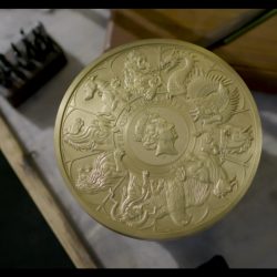 Queen Elizabeth receives the largest gold coin in England