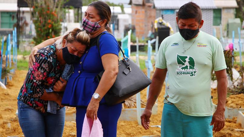 Relatives mourn the death of a Covid-19 victim at a funeral