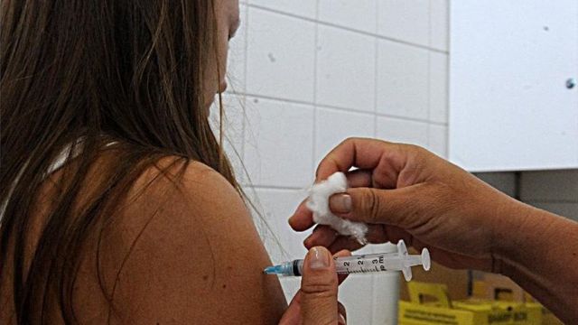 The woman was vaccinated against the H1N1 virus in 2010