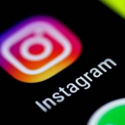 Facebook and Instagram allow users to specify whether they want to see the number of likes or not |  Technique