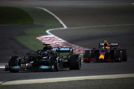 Hamilton and Verstappen opposed Bahrain winning the Grand Prix until the last lap 