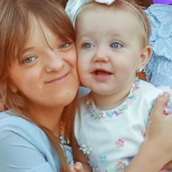 Rafaela Justos poses with her little sister and presents her first birthday party: “Wow”