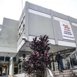 A teenager arrested in Florianópolis while pretending to be a doctor at Celso Ramos Hospital