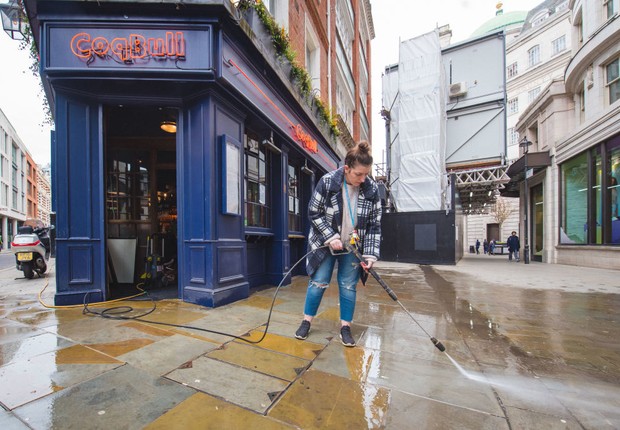 After more than 3 months, the UK is reopening shops and pubs (Image: Getty Images)