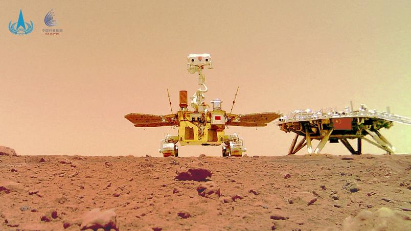 China revealed on Friday (11) a new image of its rover on the surface of Mars