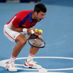 Djokovic loses in the semi-finals and bids farewell to his dream of a “golden slam”