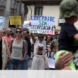 Hundreds without masks protest in Porto over digital certificates and other abuse – Coronavirus