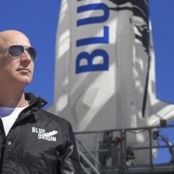 Left on the money?  Billionaire Bezos enters the world of fashion and will go to space on Tuesday – 07/17/2021