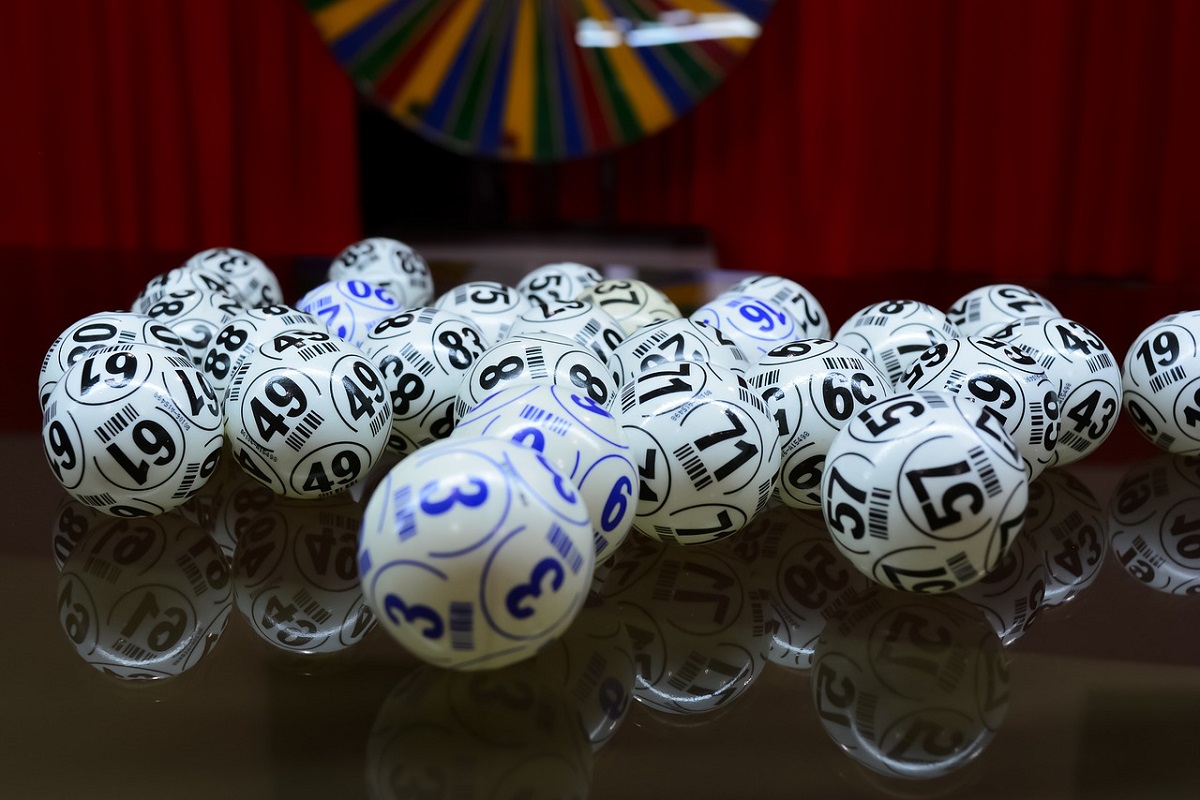 The picture shows the lottery balls - Federal Lottery 5580