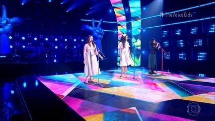 Ilana Ray, Isabel Ribeiro and Luana Mello sing 