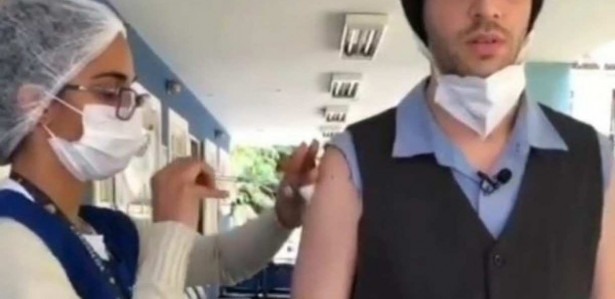 Humorist shouts ‘Outside SUS’ after receiving COVID-19 vaccine and nurse’s reaction draws attention