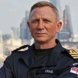 Daniel Craig becomes commander of the British Navy and his character is equal to 007