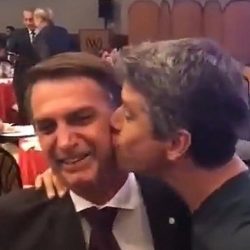 Marcio Garcia says kissing Bolsonaro was a ‘joke’