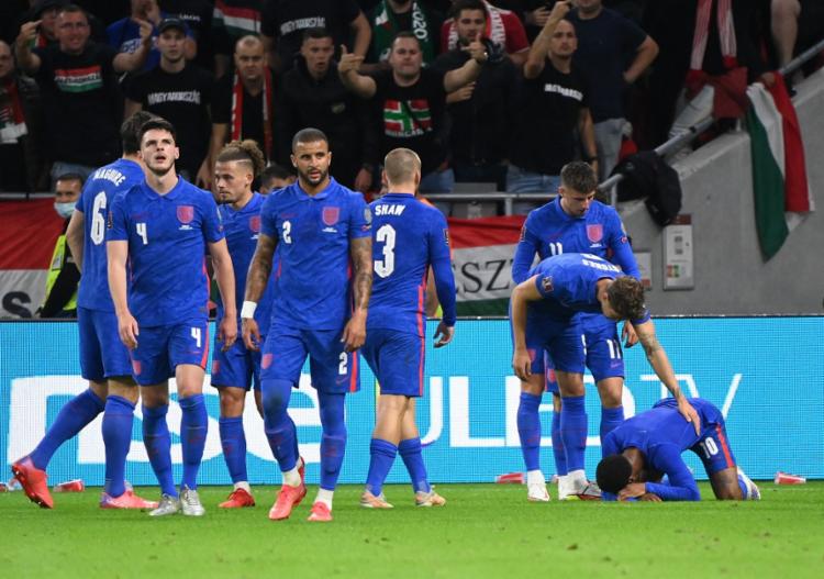 English players were booed by more than 60,000 Hungarian fans for kneeling to denounce racism - Photo: Attila Kispendek |  France Press agency