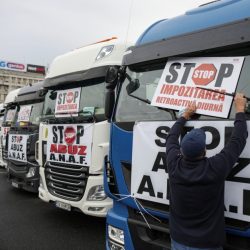 Romanian truck drivers dissatisfied with taxes plan to move to the UK