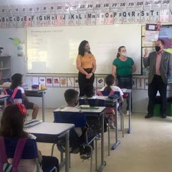 The Embassy of England is visiting a bilingual school in Blumeno