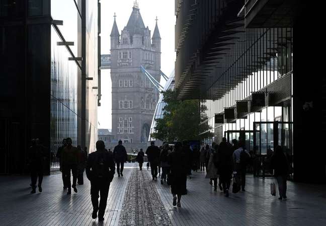 Workers walk towards Tower Bridge in London 09/15/2021.  Photograph: Toby Melville/Reuters