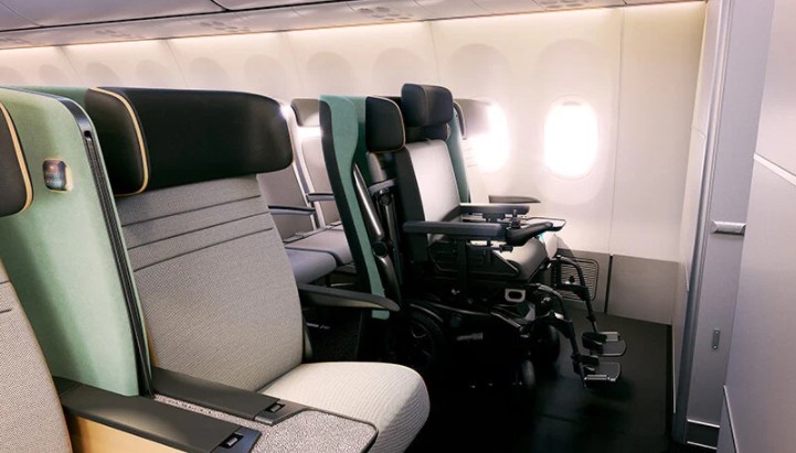 The project allows a robotic wheelchair to be attached to an airplane seat (Photo: Disclosure)