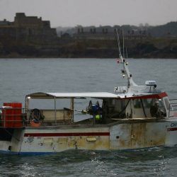 French fishermen are ready to take action against the UK to issue licenses