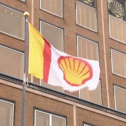 Shell wants to move from the Netherlands to England