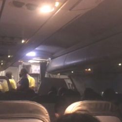 Video.  Passengers ‘stuck’ on ITA plane: ‘It’s not easy’