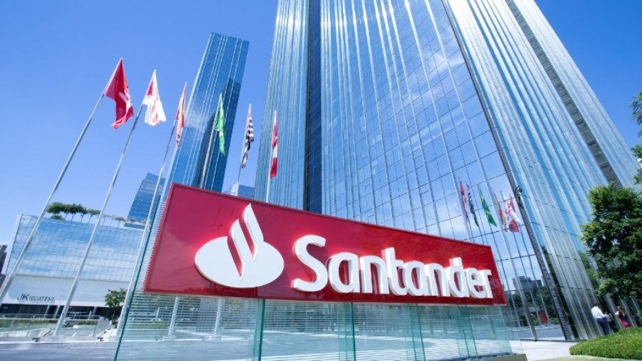 Santander in the United Kingdom deposited the amount to 75 thousand customers 