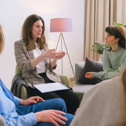 Woman Complains About Fathers Attending Mothers’ Meeting: “Changing Dynamics” – Revista Crescer |  education