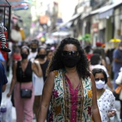 The decree allows cities in Rio to make the use of masks more flexible