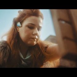 Motion shows Aloy climbing buildings in Sao Paulo