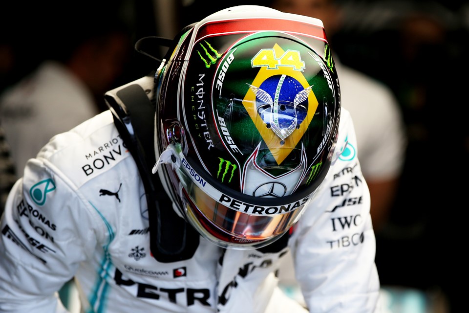 Helmet with the flag of Brazil