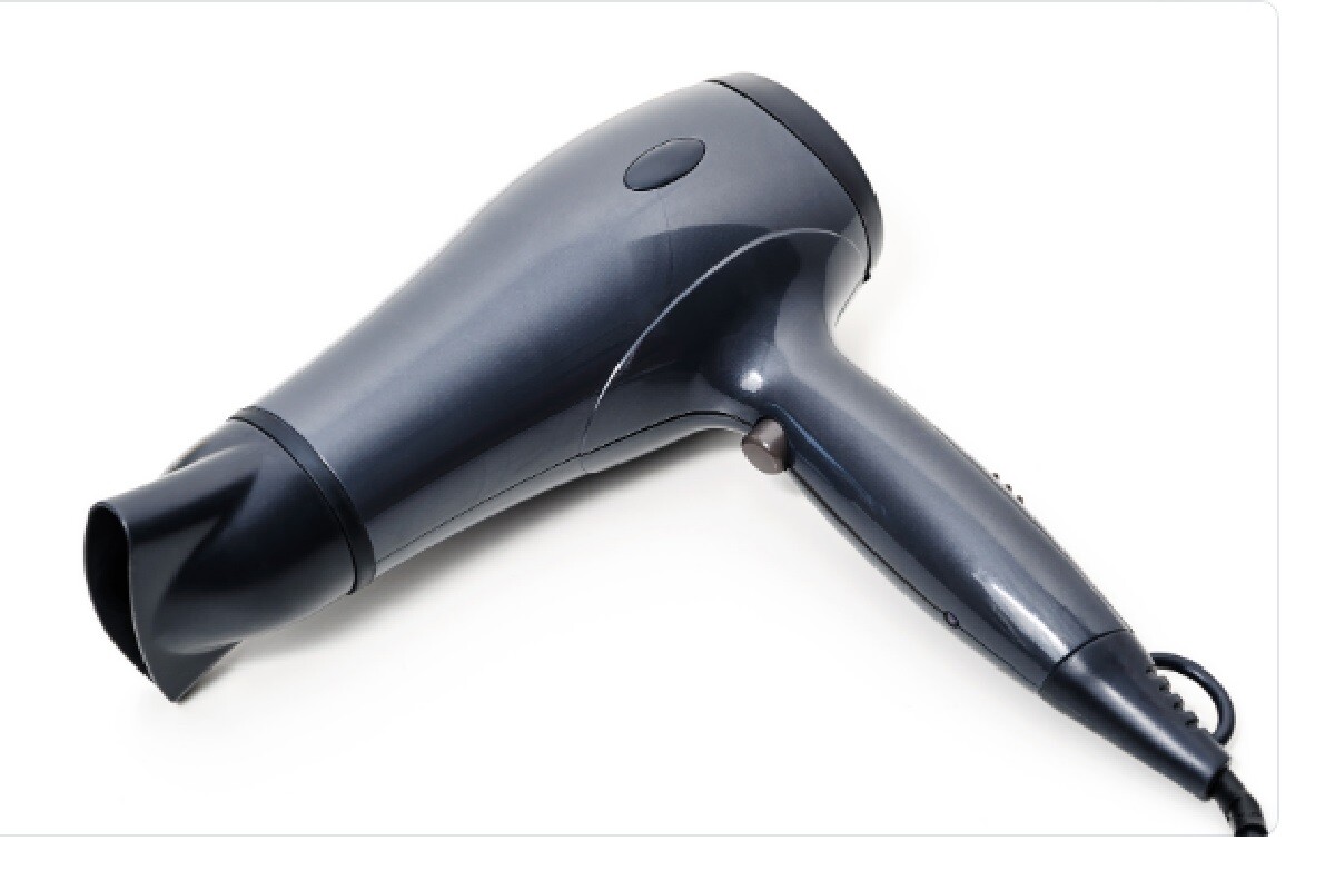 How to clean a hair dryer and improve functionality and health with this process (Photo: Canva Pro)