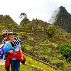 After being fired, single mother stops spending R,000 on her monthly bills and travels with her son around the world – Crescer Magazine |  education