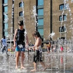 Hanging flights, closed subways, and water source: a Brazilian woman living in Europe describes the journey in the midst of a heat wave