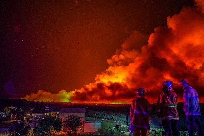     (Credit: Sean BLOCKSIDGE/Western Australian Department of Fire and Emergency Services/AFP)