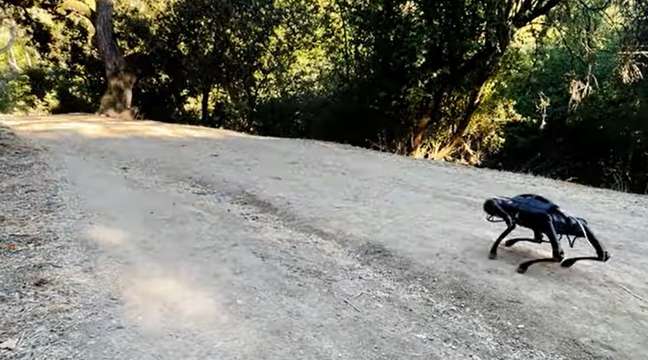 Robot dog learns to walk on difficult terrain in 20 minutes