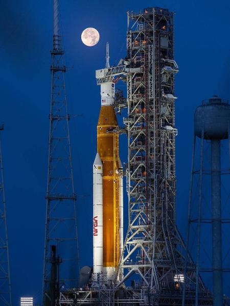 Artemis SLS rocket mission with full moon in background - NASA / Cory Houston - NASA / Cory Houston