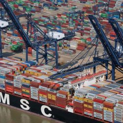 Strike paralyzes UK’s biggest port