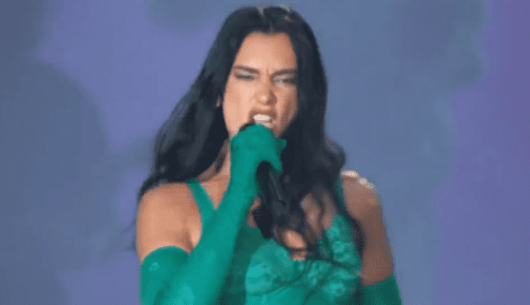 Dua Lipa sings in rock music in Rio