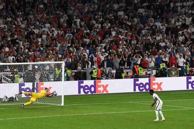 He stopped Saka Donnarumma for the decisive penalty kick in the Euros (Photo: FACUNDO ARRIZABALAGA/POOL/AFP)