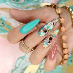 Acrylic Nails and the Art of Self-Expression: What Your Manicure Says About You