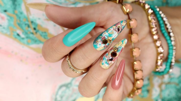 Acrylic Nails and the Art of Self-Expression: What Your Manicure Says About You